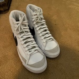 Nike blazer women’s size 9